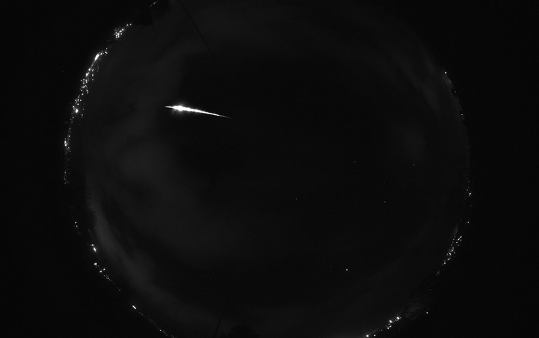 Feuerkugel um Mittenacht