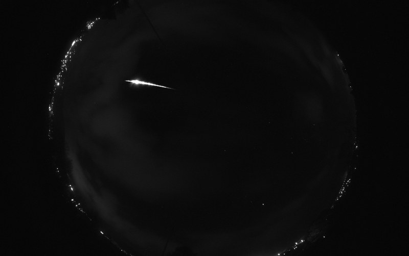 Feuerkugel um Mittenacht