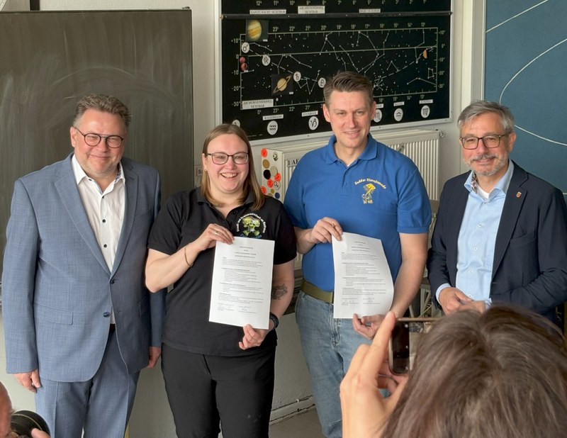 Kooperation zwischen Bibliothek Zella-Mehlis und Suhler Sternfreunde e.V. geschlossen.