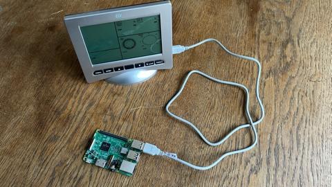 Raspberry Pi mit angeschlossener Konsole der Funkwetetrstation WX 3080